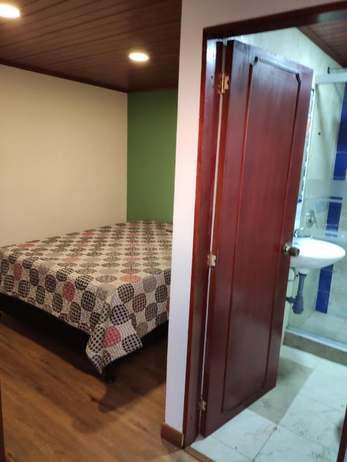 Acogedor Hostal Usaquen La Parada Del Tren Богота Екстер'єр фото