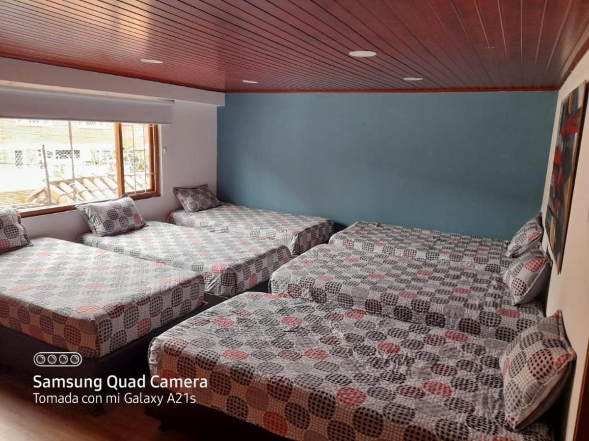 Acogedor Hostal Usaquen La Parada Del Tren Богота Екстер'єр фото